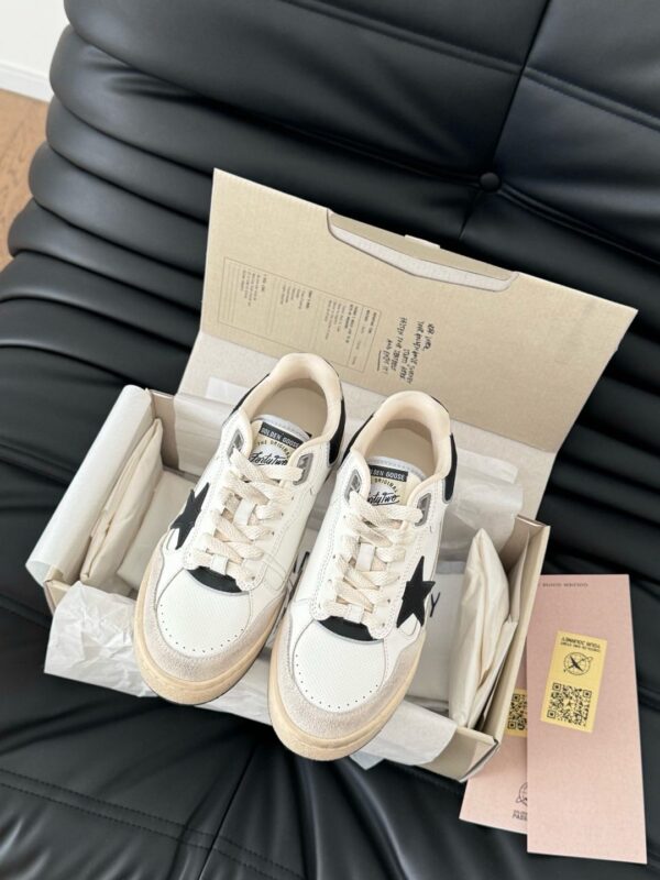 sy_no_A5665DE8CDE8B9A44E5D4004270C84A8_1 Cream & Black Star Distressed Platform Sneakers