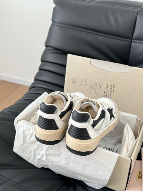 sy_no_A5665DE8CDE8B9A44E5D4004270C84A8_2 Cream & Black Star Distressed Platform Sneakers