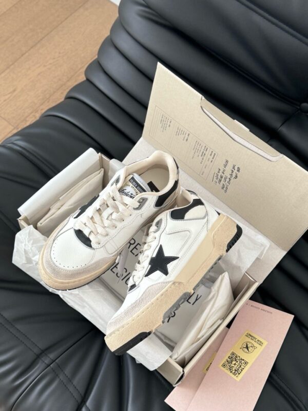 sy_no_A5665DE8CDE8B9A44E5D4004270C84A8_3 Cream & Black Star Distressed Platform Sneakers