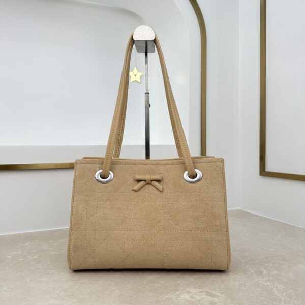 sy_no_A5B11B17BE8417BC3D0042AB8D388F16_0 Dior Bow Tote Bag – Beige Italian Leather