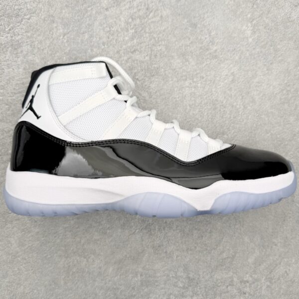 Air Jordan 11 – Concord