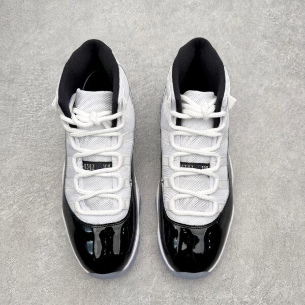 Air Jordan 11 – Concord