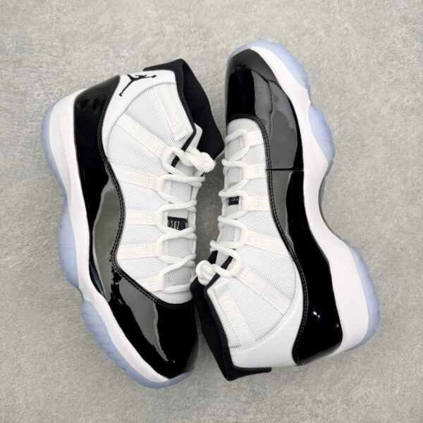 Air Jordan 11 – Concord
