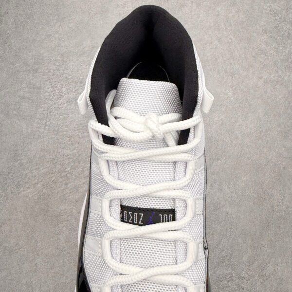 Air Jordan 11 – Concord