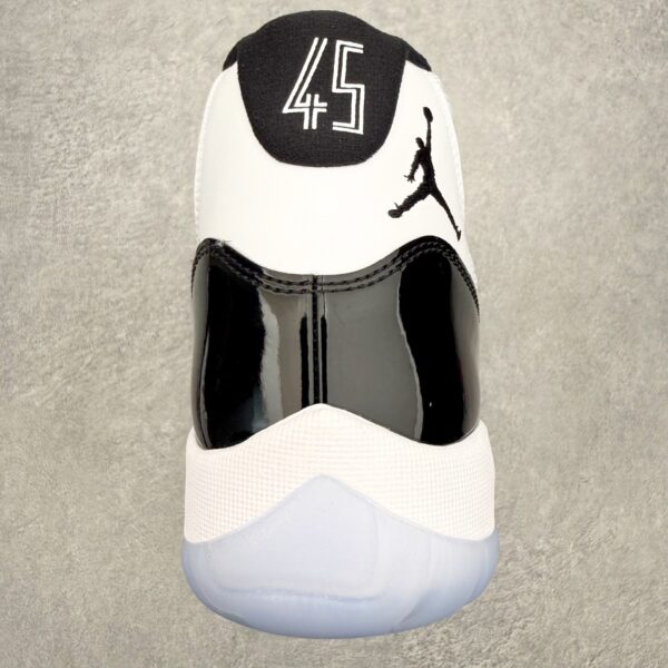 Air Jordan 11 – Concord