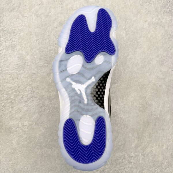 Air Jordan 11 – Concord