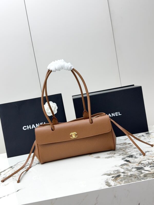 sy_no_A73CFBE06842DE2F424FD23ECC8E666A_0 CHANEL New Season Baguette Bag