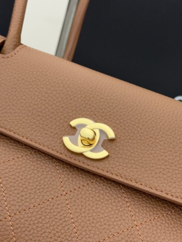 sy_no_A73CFBE06842DE2F424FD23ECC8E666A_4 CHANEL New Season Baguette Bag