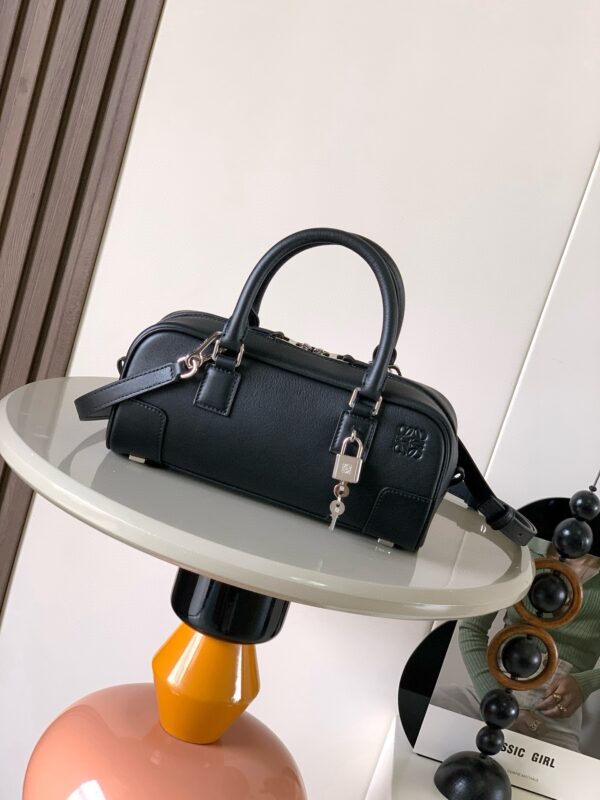 sy_no_A8B73C64E06D8544B12C45336DFFD735_0 LOEWE Amazona Top Handle Bag