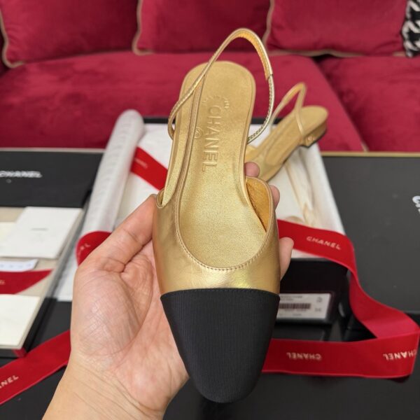 sy_no_A8D60B6BF8E2DA541EC5AD0D195EEFA9_2 Metallic Gold & Black Cap-Toe Slingback Low-Heel Shoes