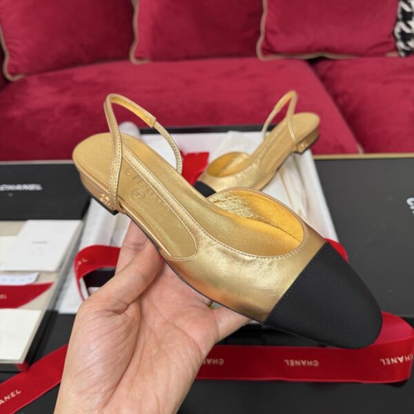 sy_no_A8D60B6BF8E2DA541EC5AD0D195EEFA9_3 Metallic Gold & Black Cap-Toe Slingback Low-Heel Shoes