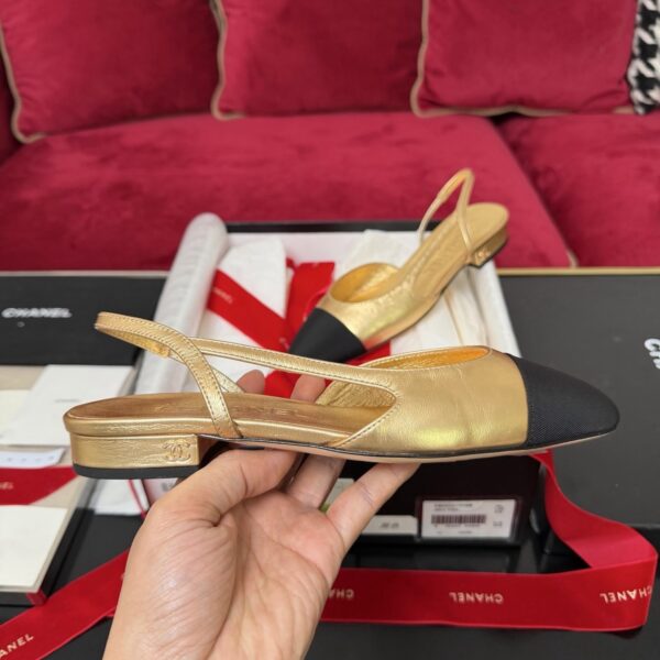sy_no_A8D60B6BF8E2DA541EC5AD0D195EEFA9_4 Metallic Gold & Black Cap-Toe Slingback Low-Heel Shoes