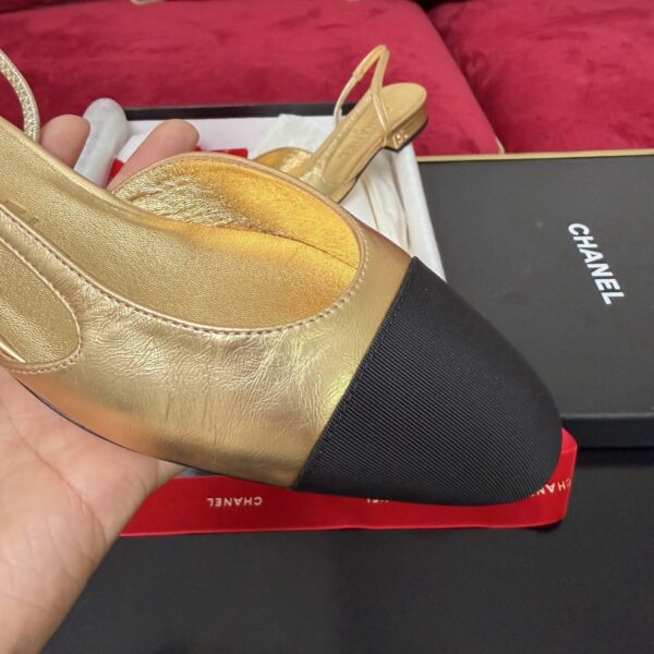 sy_no_A8D60B6BF8E2DA541EC5AD0D195EEFA9_5 Metallic Gold & Black Cap-Toe Slingback Low-Heel Shoes