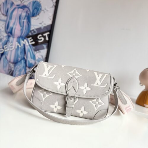sy_no_A93ED72762E6EA12DA41ED6DB073C7A8_0 Louis Vuitton Diane Handbag