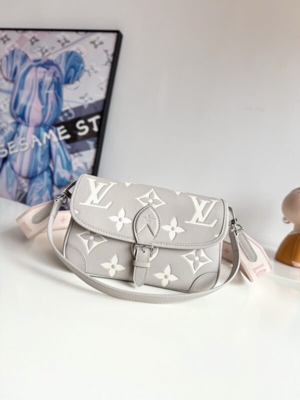 sy_no_A93ED72762E6EA12DA41ED6DB073C7A8_0 Louis Vuitton Diane Handbag