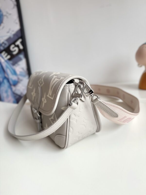 sy_no_A93ED72762E6EA12DA41ED6DB073C7A8_1 Louis Vuitton Diane Handbag