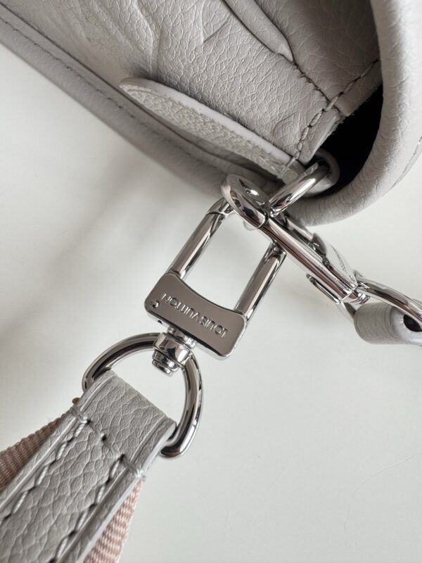 sy_no_A93ED72762E6EA12DA41ED6DB073C7A8_5 Louis Vuitton Diane Handbag