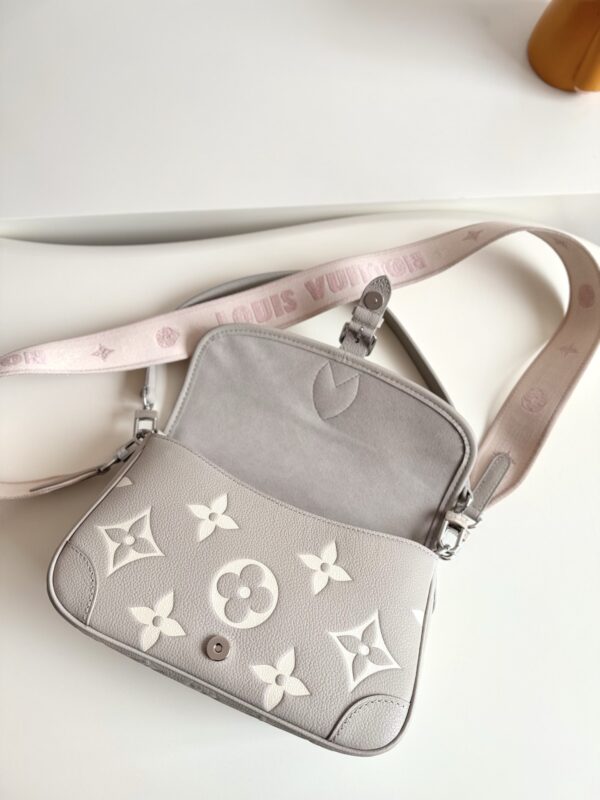 sy_no_A93ED72762E6EA12DA41ED6DB073C7A8_6 Louis Vuitton Diane Handbag