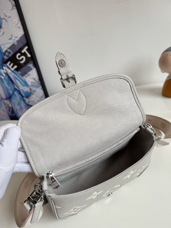 sy_no_A93ED72762E6EA12DA41ED6DB073C7A8_7 Louis Vuitton Diane Handbag