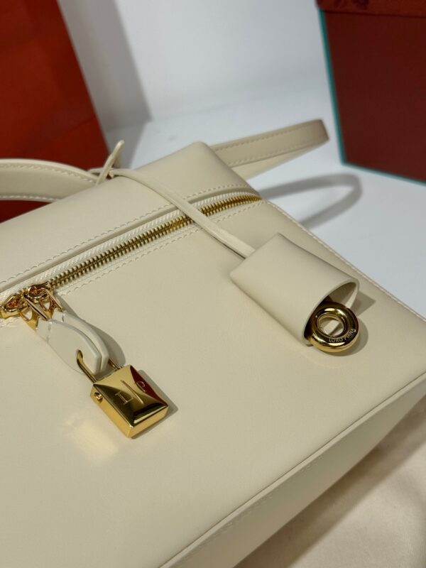 Loro Piana Extra Bag L27 Shoulder Bag – Saddle Leather (White)