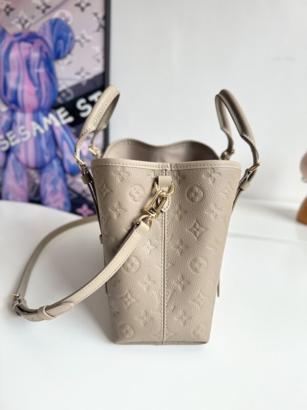 sy_no_A9AAE6BCF8216DC9E70DDE86ED32EF83_1 Louis Vuitton Babylone Tote Bag