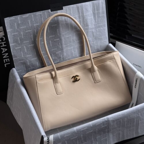 sy_no_A9DB2DA5AD7507587E0AB57BBACB7A50_0 White Cerf-Style Large Leather Tote Bag