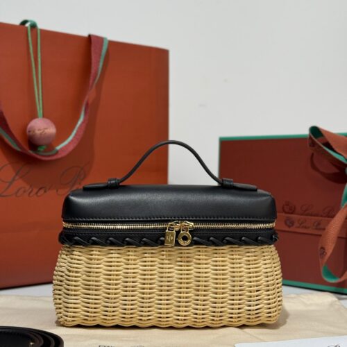 sy_no_A9F22C764210D1287C4CC8CBB78A4A8C_0 Loro Piana Extra Pocket L19 – Woven Leather Bag (Black)