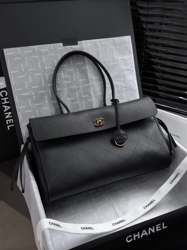 Black Medium Baguette-Style Textured Leather Bag