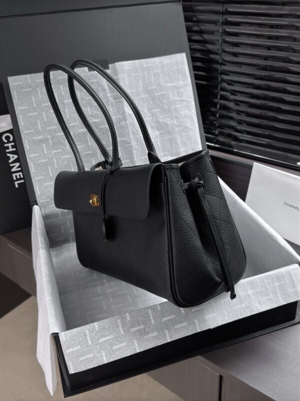 Black Medium Baguette-Style Textured Leather Bag