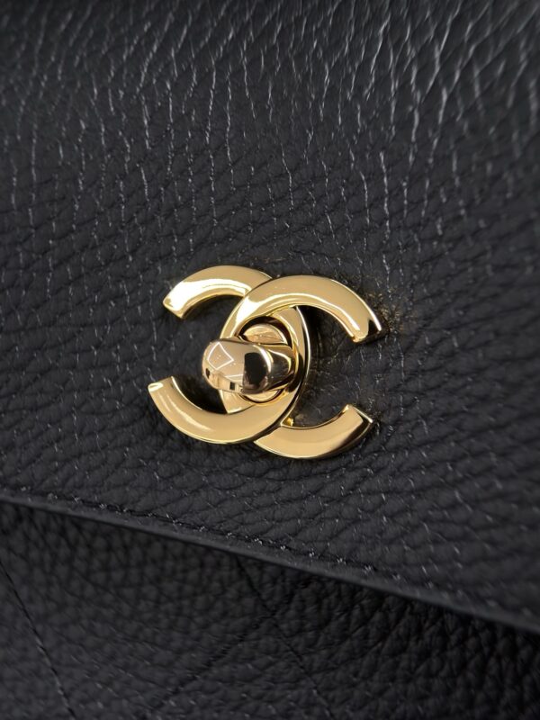 Black Medium Baguette-Style Textured Leather Bag