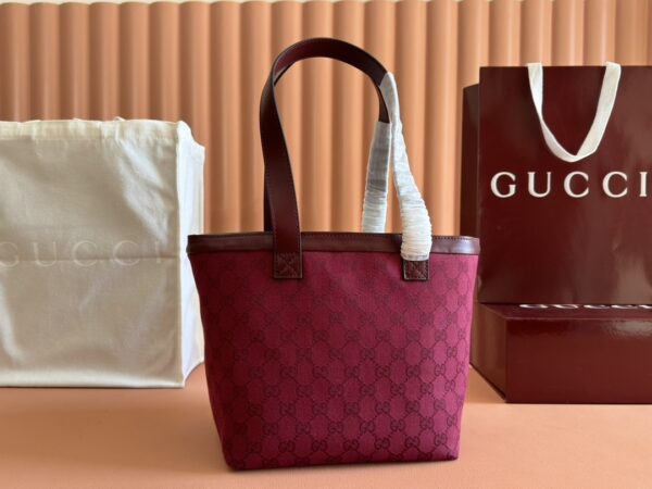 sy_no_AC160E0660771D07060E982C8C44C254_0 Gucci GG Canvas Small Tote Bag – Gucci Lido Collection