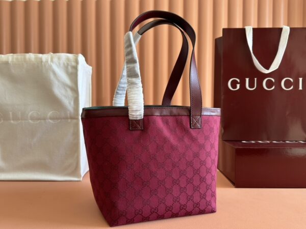 sy_no_AC160E0660771D07060E982C8C44C254_1 Gucci GG Canvas Small Tote Bag – Gucci Lido Collection