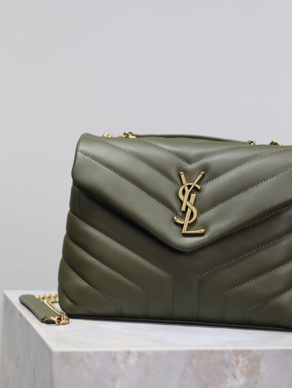 sy_no_ACA7C6BA880609D67CAEDFB882103689_1 Loulou 23cm Green Leather Bag