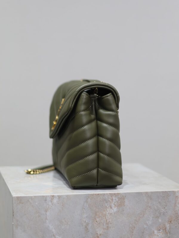 sy_no_ACA7C6BA880609D67CAEDFB882103689_3 Loulou 23cm Green Leather Bag