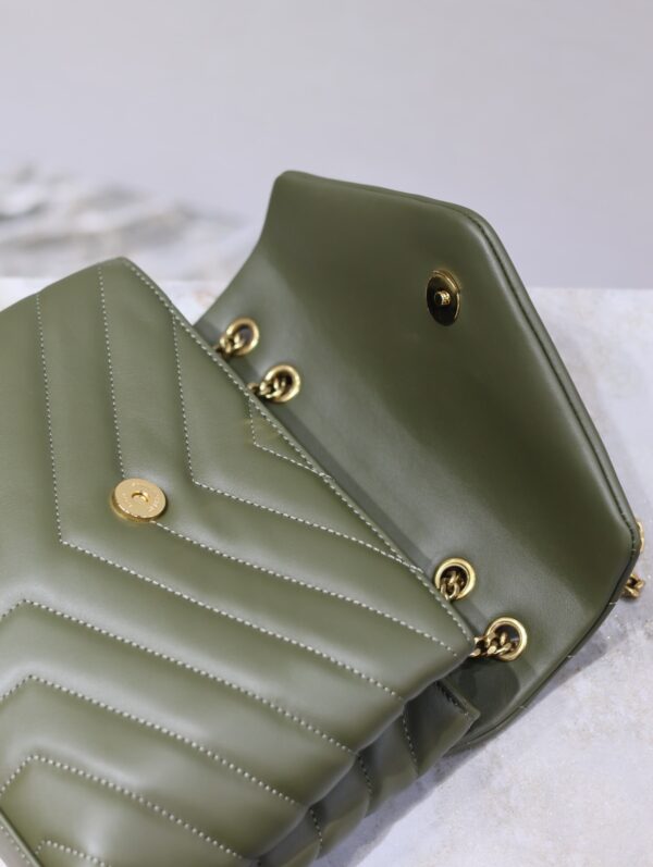 sy_no_ACA7C6BA880609D67CAEDFB882103689_7 Loulou 23cm Green Leather Bag