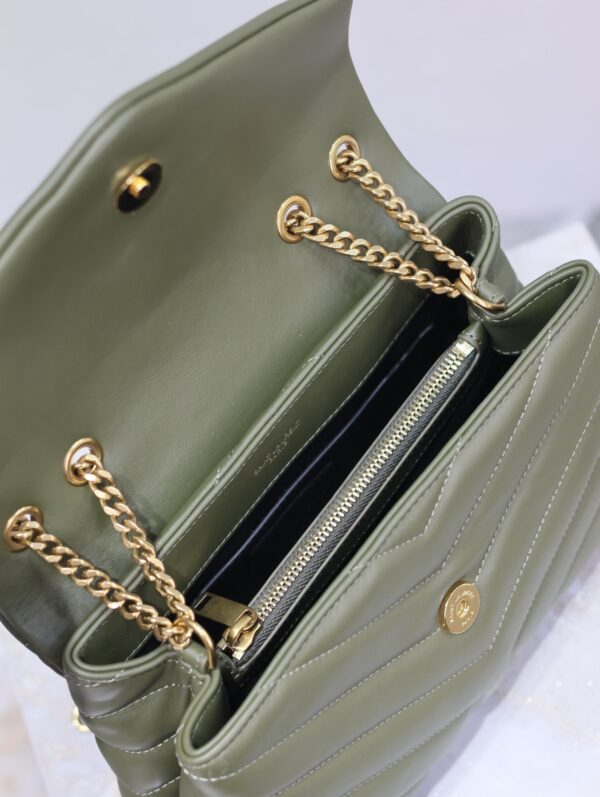 sy_no_ACA7C6BA880609D67CAEDFB882103689_8 Loulou 23cm Green Leather Bag