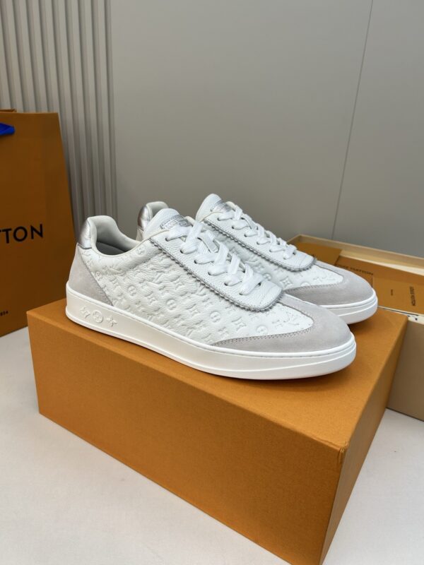 sy_no_AE3AEDB3D7A7BCDF86A63225244F9DD7_3 White & Light Grey Embossed Suede Derby Sneakers