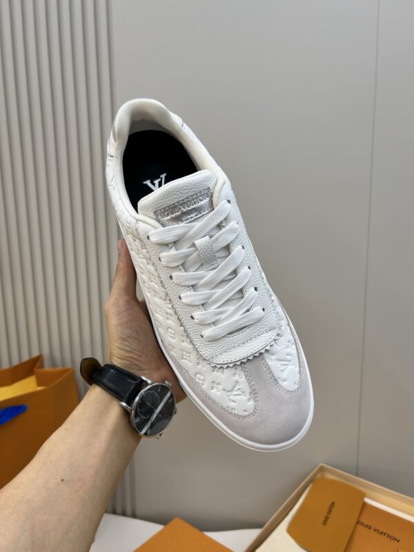 sy_no_AE3AEDB3D7A7BCDF86A63225244F9DD7_5 White & Light Grey Embossed Suede Derby Sneakers