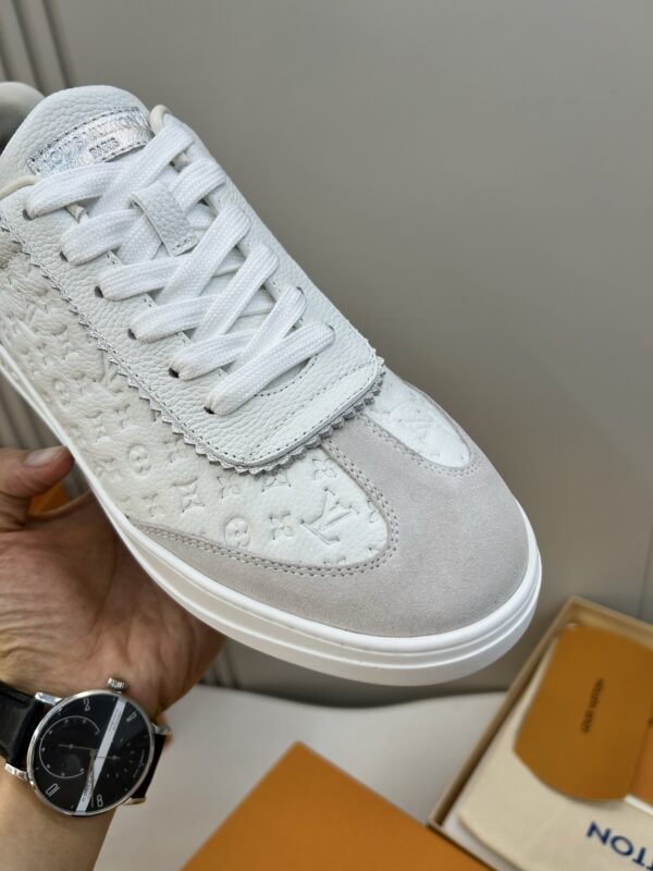 sy_no_AE3AEDB3D7A7BCDF86A63225244F9DD7_6 White & Light Grey Embossed Suede Derby Sneakers