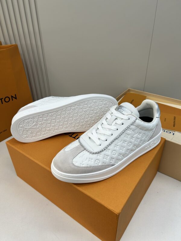 sy_no_AE3AEDB3D7A7BCDF86A63225244F9DD7_9 White & Light Grey Embossed Suede Derby Sneakers