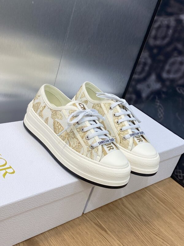 sy_no_AFB2BD32F2083DE7DE43FC8EC7506AB5_1 Gold & Champagne Metallic Embroidered Platform Canvas Sneakers