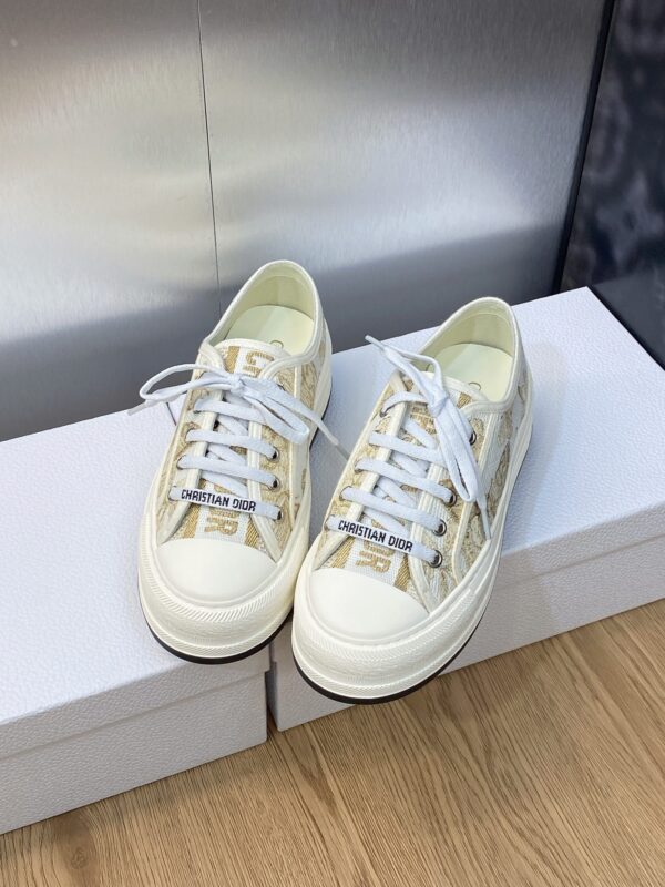 sy_no_AFB2BD32F2083DE7DE43FC8EC7506AB5_2 Gold & Champagne Metallic Embroidered Platform Canvas Sneakers