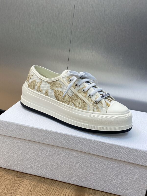 sy_no_AFB2BD32F2083DE7DE43FC8EC7506AB5_4 Gold & Champagne Metallic Embroidered Platform Canvas Sneakers