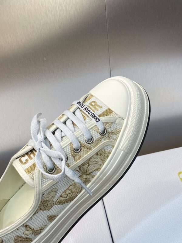sy_no_AFB2BD32F2083DE7DE43FC8EC7506AB5_5 Gold & Champagne Metallic Embroidered Platform Canvas Sneakers