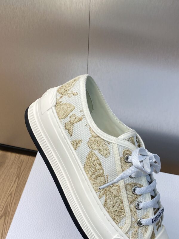 sy_no_AFB2BD32F2083DE7DE43FC8EC7506AB5_6 Gold & Champagne Metallic Embroidered Platform Canvas Sneakers