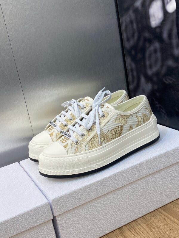 sy_no_AFB2BD32F2083DE7DE43FC8EC7506AB5_7 Gold & Champagne Metallic Embroidered Platform Canvas Sneakers