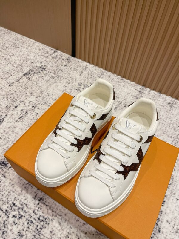 sy_no_AFDAFA35A332320433A6D2D86092B095_1 Louis Vuitton Time Out White Leather & Monogram Canvas Sneakers