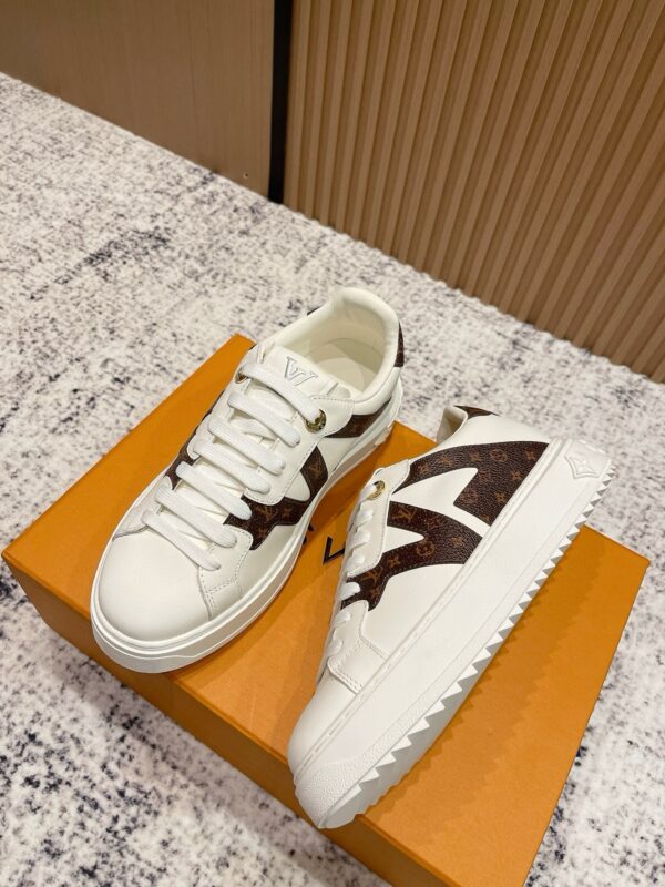 sy_no_AFDAFA35A332320433A6D2D86092B095_2 Louis Vuitton Time Out White Leather & Monogram Canvas Sneakers
