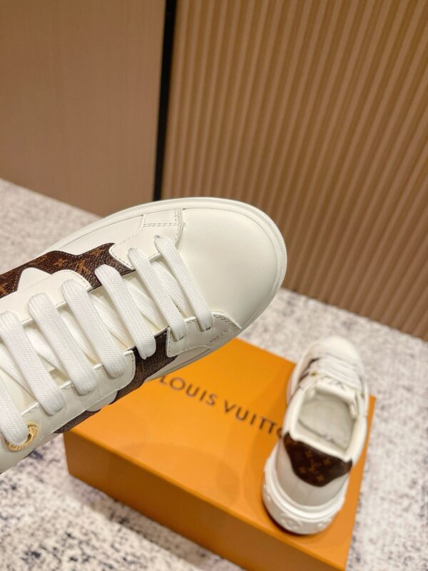 sy_no_AFDAFA35A332320433A6D2D86092B095_6 Louis Vuitton Time Out White Leather & Monogram Canvas Sneakers