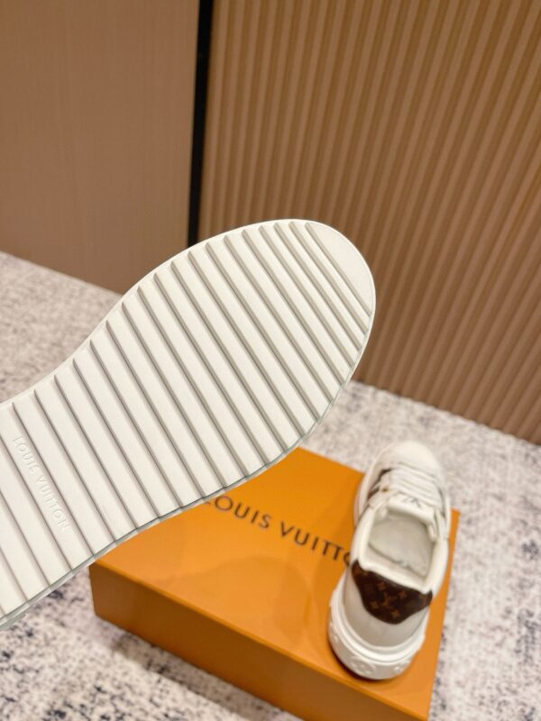 sy_no_AFDAFA35A332320433A6D2D86092B095_7 Louis Vuitton Time Out White Leather & Monogram Canvas Sneakers